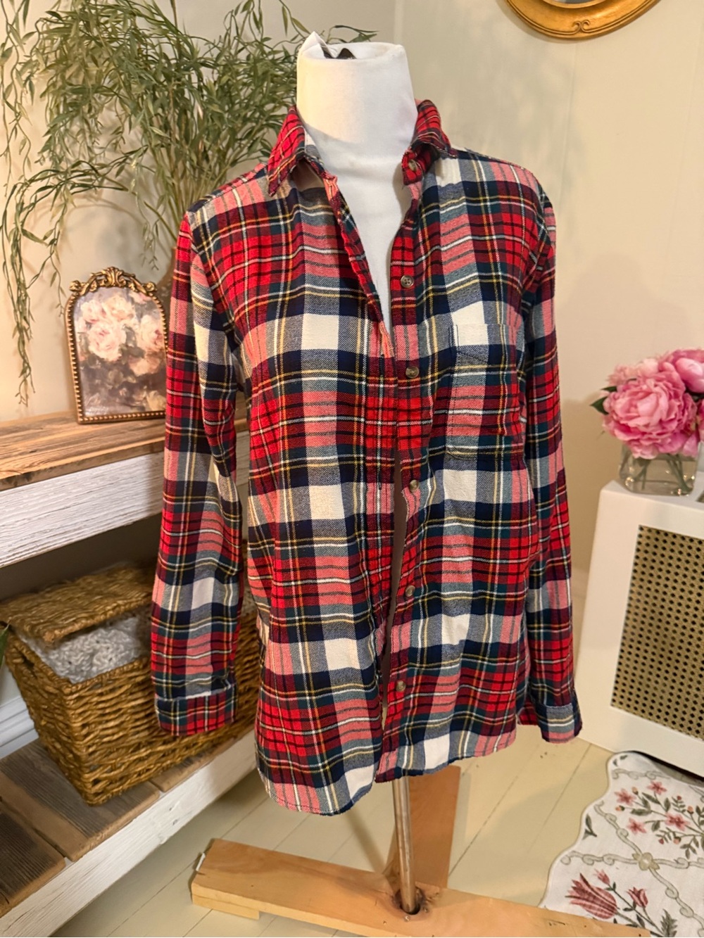 American Eagle Boyfriend Fit Plaid Flannel Shirt Women’s Small Red Navy